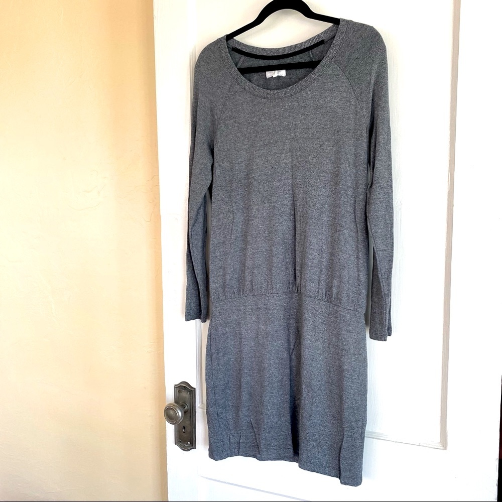 Gray long-sleeve dress size M